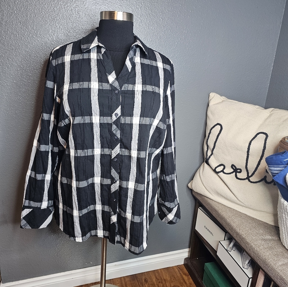 Foxcroft black and white buffalo plaid button front top size 18W